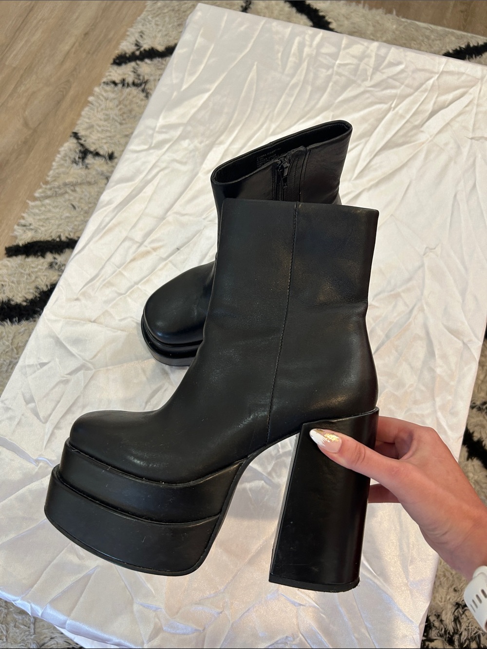 Steve Madden Black Leather Platform Ankle Boots - Picture 3 of 4